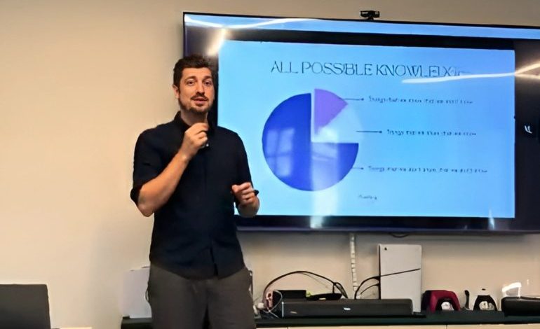 Facilitator presenting growth mindset workshop with pie chart slide on screen, emphasizing knowledge acquisition.